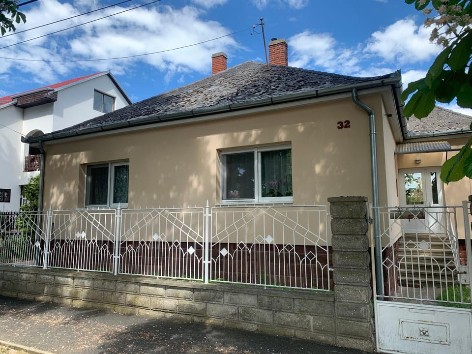 Property building, Facade/entrance, Day