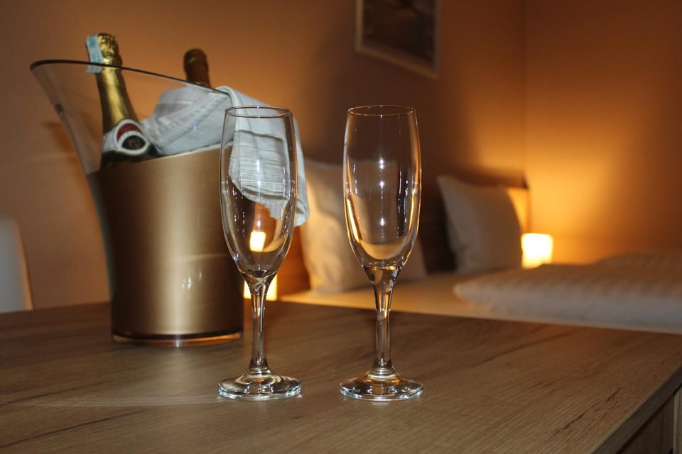Bedroom, Drinks