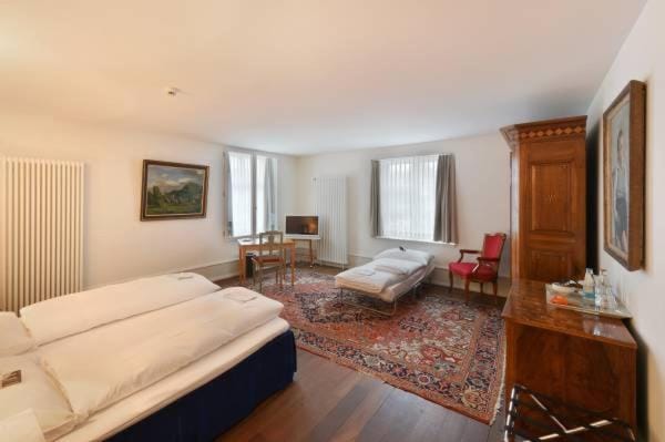 Bed, Photo of the whole room, Seating area, Bedroom, wardrobe