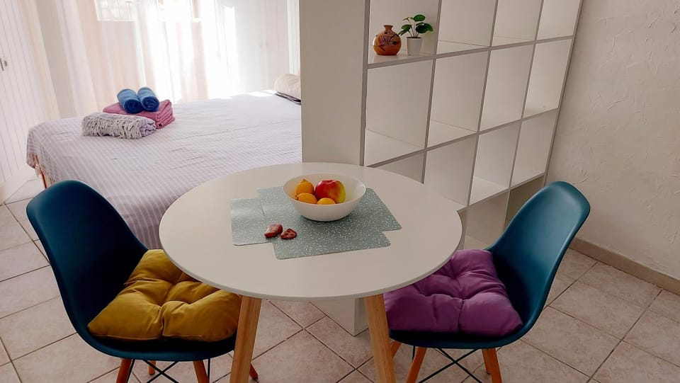 Seating area, Dining area