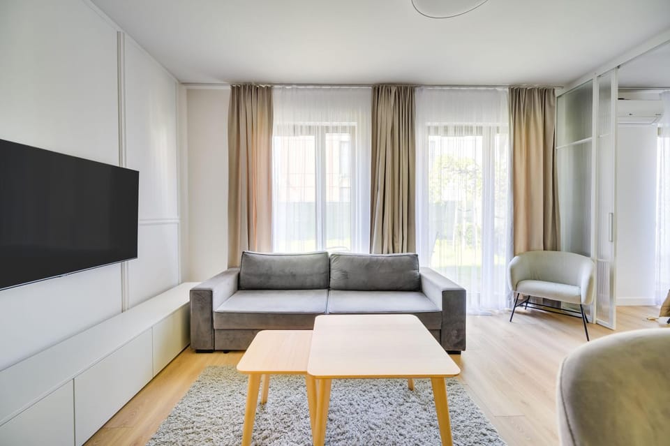 Communal lounge/ TV room, TV and multimedia, Living room, Seating area, Evening entertainment