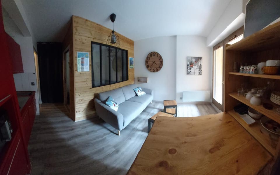 Appartement 4 personnes Serre Chevalier Montagne/Contemporain Refait à neuf Apartment in Saint-Chaffrey