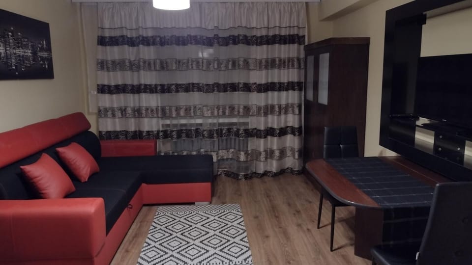 TV and multimedia, Seating area, Bedroom