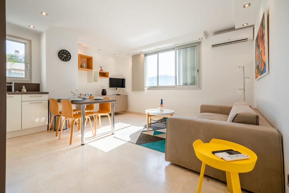 Living room, Dining area, air conditioner
