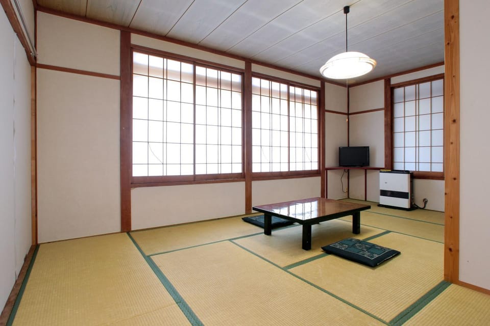 Lodge Shosen Bed and Breakfast in Hakuba