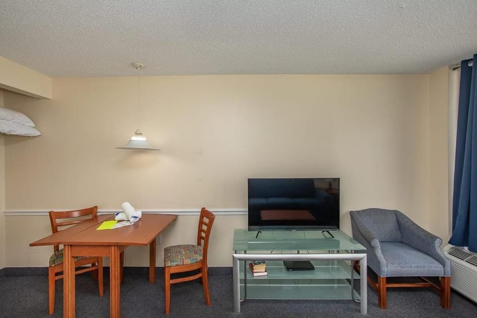 Direct Ocean Front 1 Bedroom 2 Bathrooms Boardwalk Resort Unit 539 Sleeps 8 House in Myrtle Beach