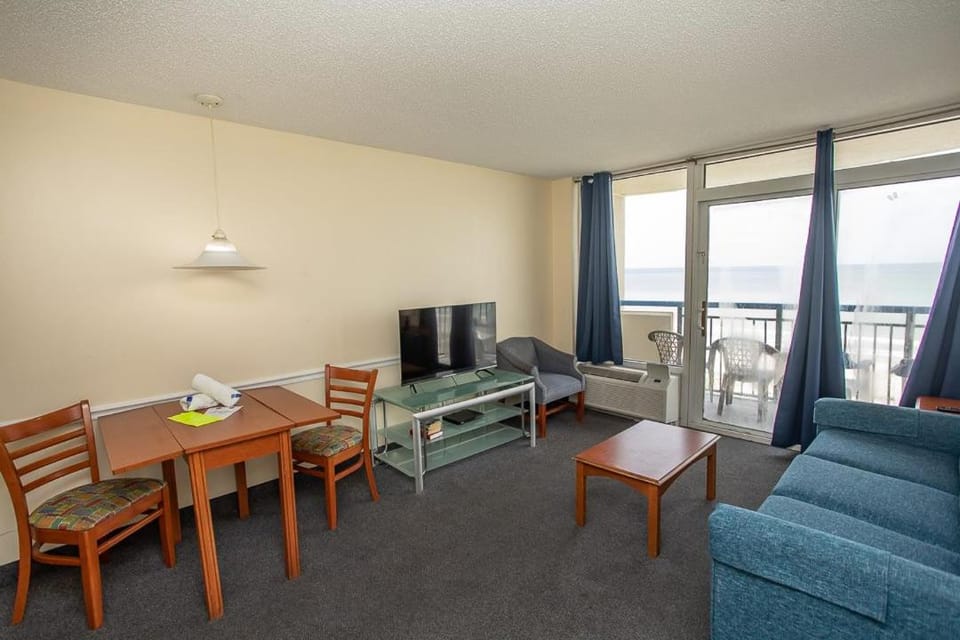 Direct Ocean Front 1 Bedroom 2 Bathrooms Boardwalk Resort Unit 539 Sleeps 8 House in Myrtle Beach
