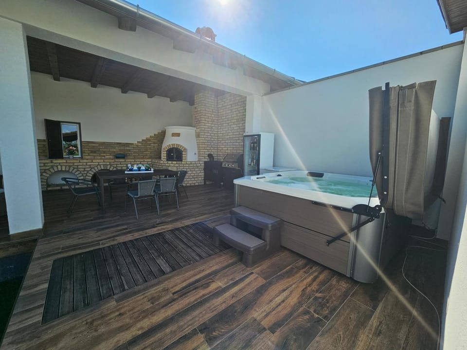 Hot Tub, Balcony/Terrace