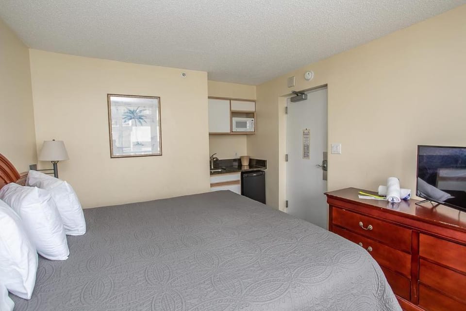 Ocean View Studio King Suite Boardwalk Resort Unit 540 Sleeps 2 House in Myrtle Beach