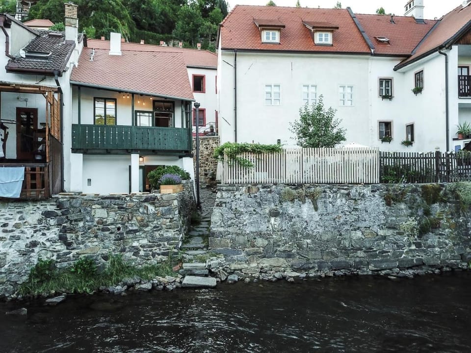 Property building, Neighbourhood