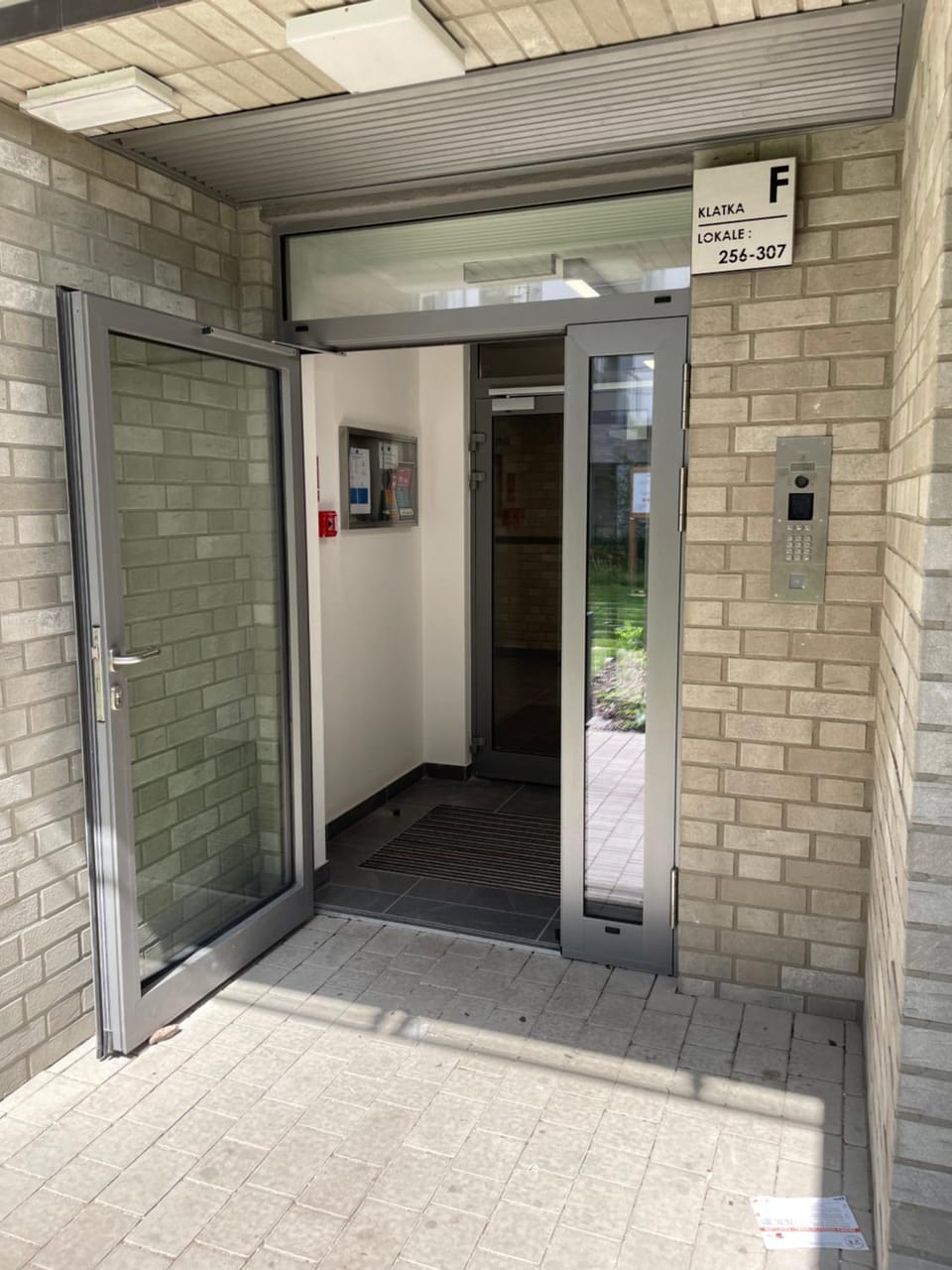 Facade/entrance