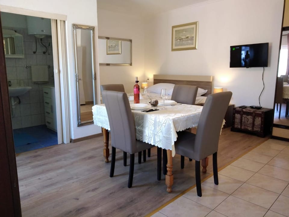 TV and multimedia, Dining area