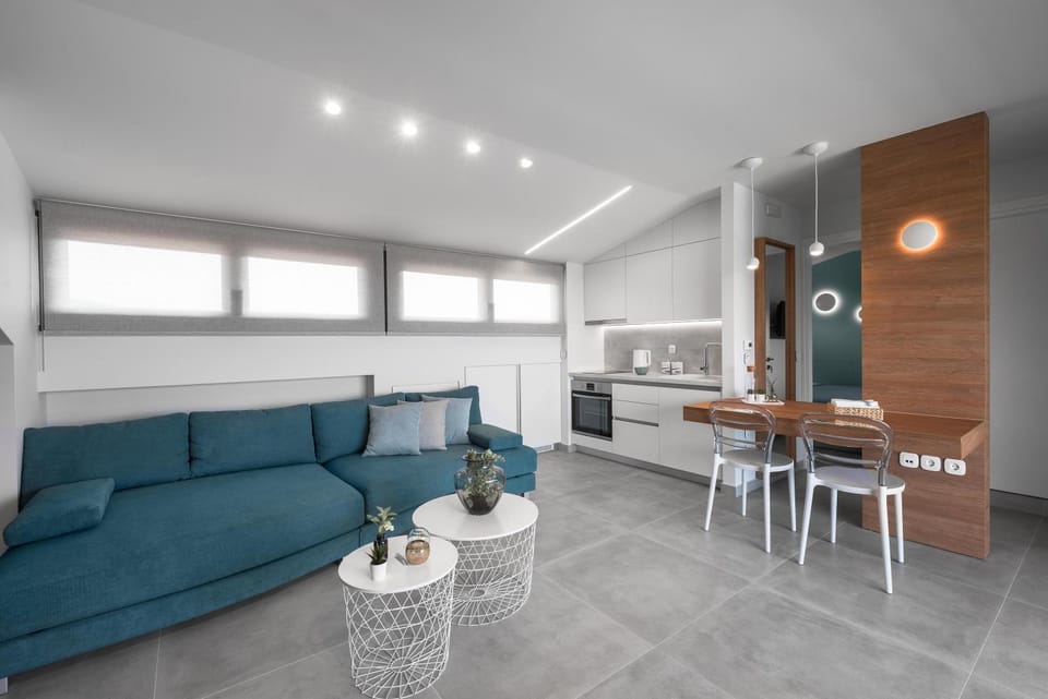 Kitchen or kitchenette, Seating area, Dining area