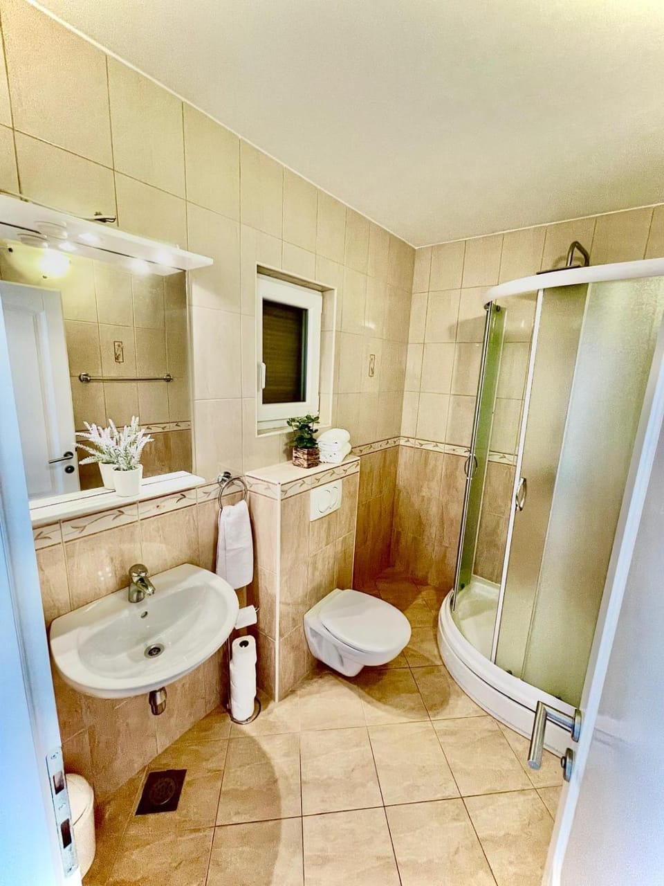 Shower, Toilet, Bathroom
