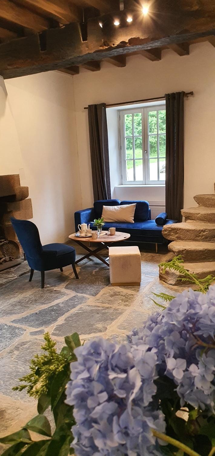 Living room, Seating area