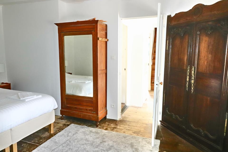 Bed, Photo of the whole room, Bedroom, wardrobe