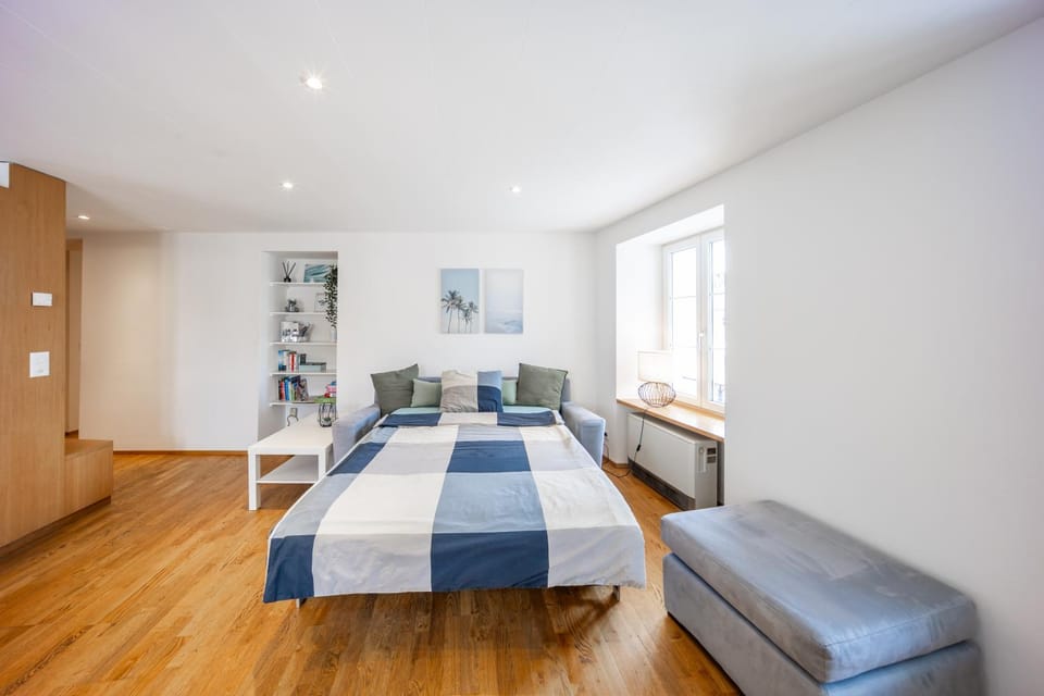 Bed, Living room