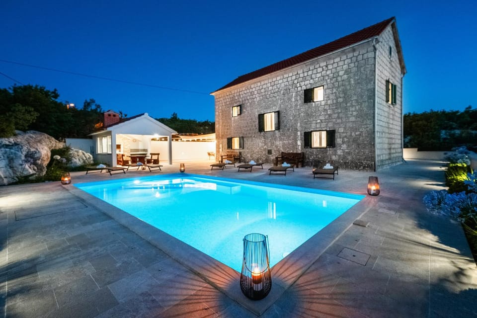 Property building, Pool view, Swimming pool