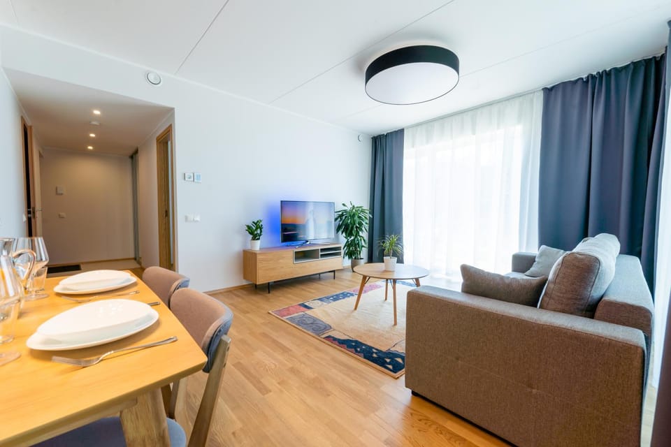 Communal lounge/ TV room, TV and multimedia, Living room, Seating area, Dining area