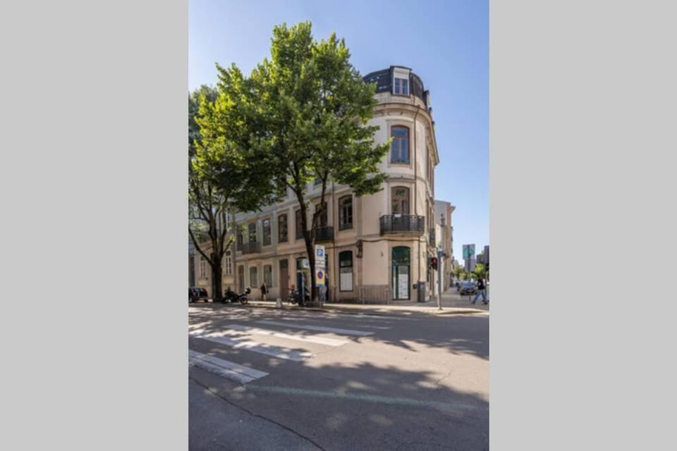 Property building, Neighbourhood, City view, Street view