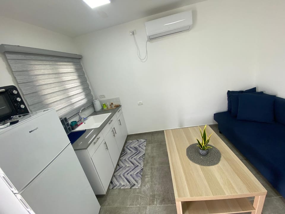 Kitchen or kitchenette, Seating area, Dining area