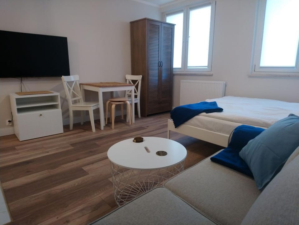 TV and multimedia, Photo of the whole room, Seating area