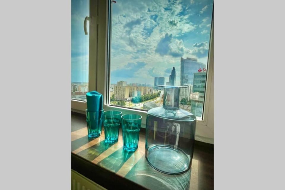 AirCondition GREEN 2, 2xMetro WiFi 50’TV Netflix HBO AppleTV Apartment in Warsaw