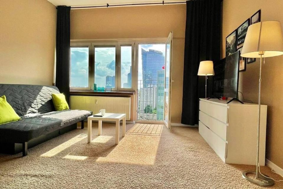 AirCondition GREEN 2, 2xMetro WiFi 50’TV Netflix HBO AppleTV Apartment in Warsaw