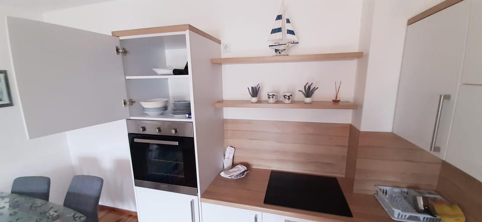 Coffee/tea facilities, Kitchen or kitchenette