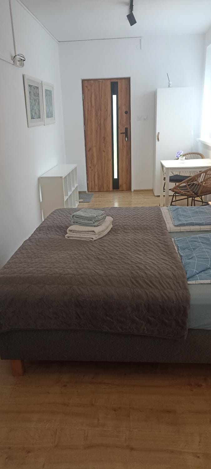 Bed, Photo of the whole room, Seating area, Bedroom