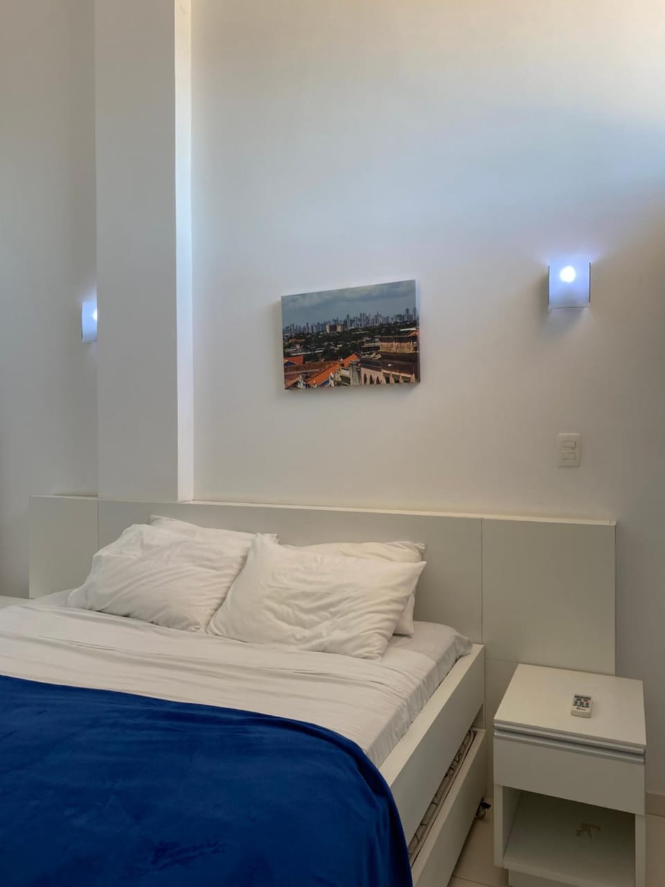 Bed, TV and multimedia, Bedroom