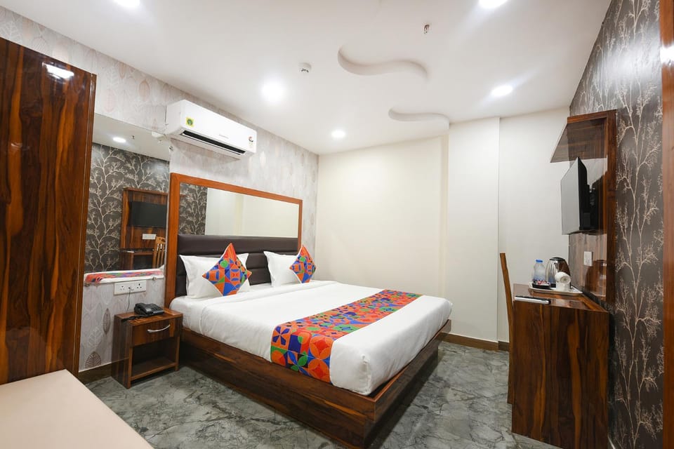 Bed, TV and multimedia, Bedroom, wardrobe, air conditioner