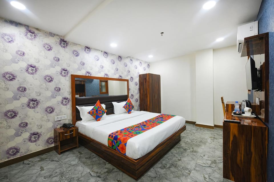 Bed, TV and multimedia, Bedroom, wardrobe, air conditioner