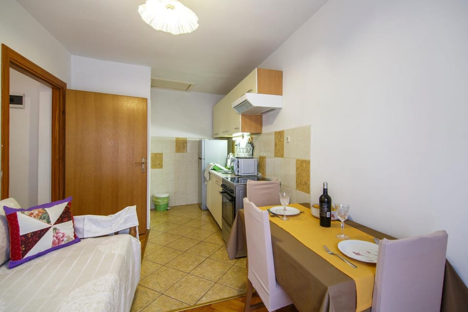 TV and multimedia, Coffee/tea facilities, Kitchen or kitchenette, Living room, Photo of the whole room, Seating area, Dining area, minibar, pet friendly, stove