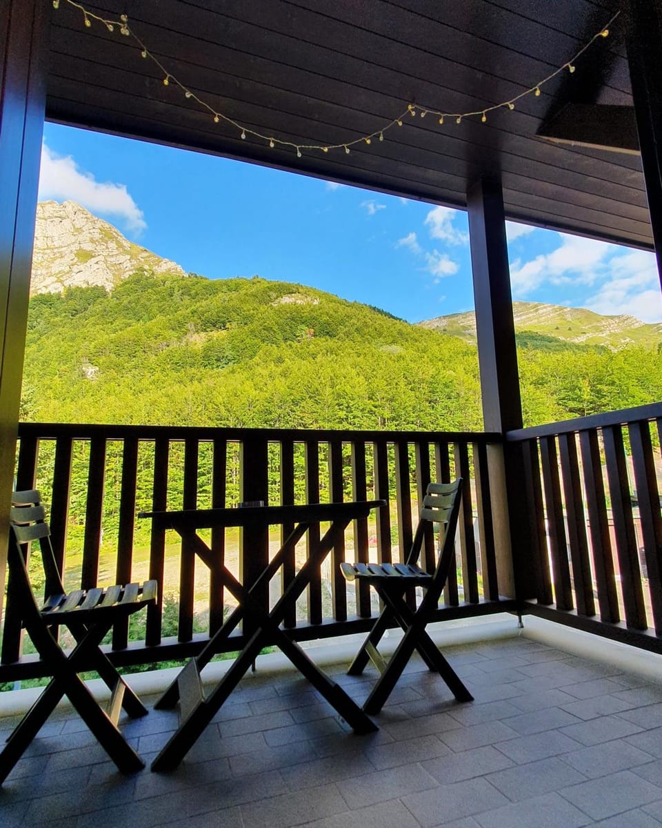 Balcony/Terrace, Mountain view