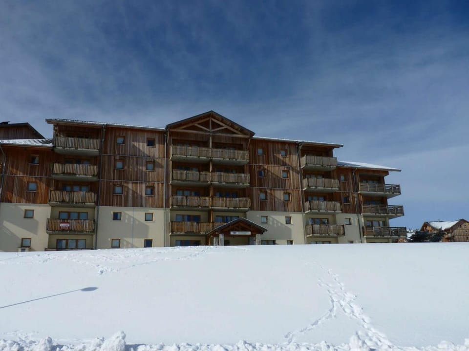 T2 Cabine 6 pers avec Balcon, Parking et Casier à Ski, Près des Pistes Cabin in Provence-Alpes-Côte d'Azur