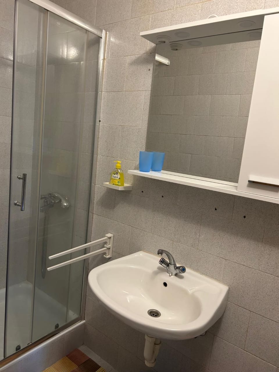 Shower, Bathroom, Decorative detail, towels