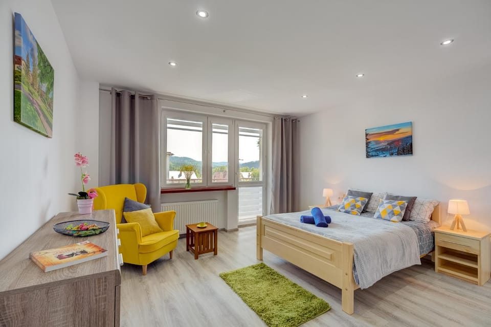 Photo of the whole room, Bedroom