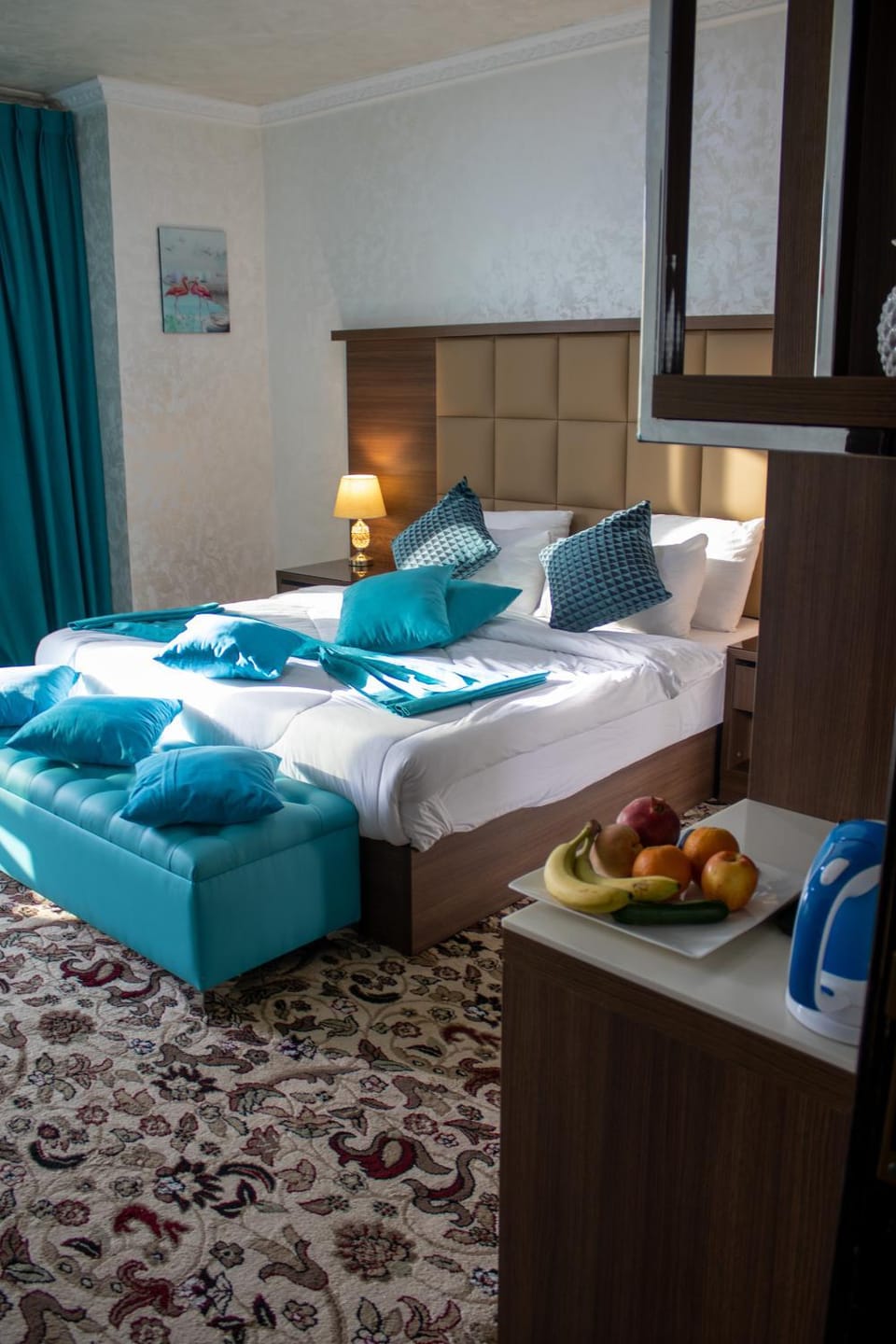 Bed, Food and drinks, Photo of the whole room, Bedroom
