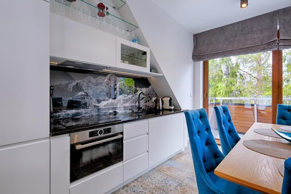Coffee/tea facilities, Balcony/Terrace, Kitchen or kitchenette, Photo of the whole room, Decorative detail, Dining area, Area and facilities