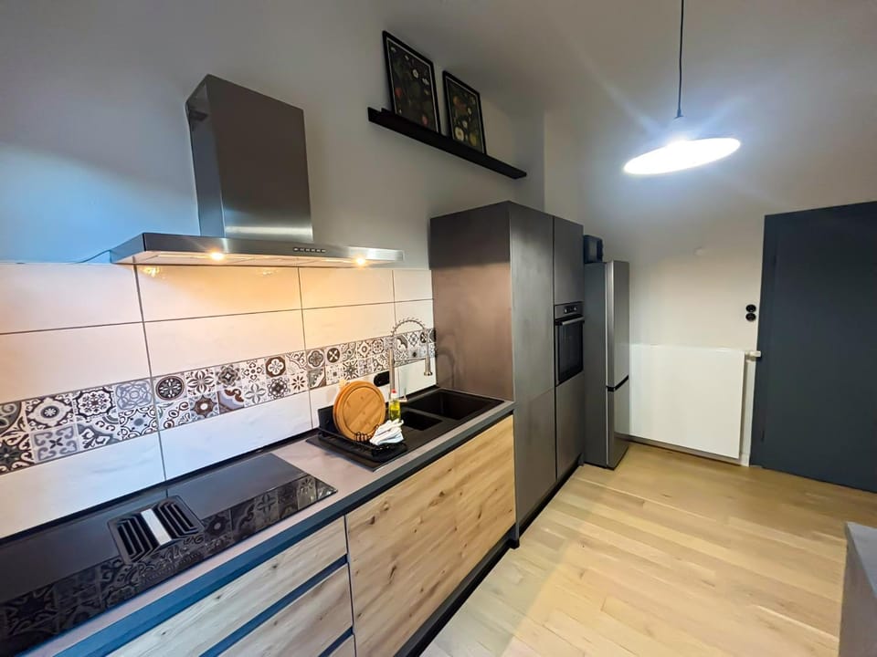 Coffee/tea facilities, Kitchen or kitchenette, dishwasher, microwave, oven, stove, toaster