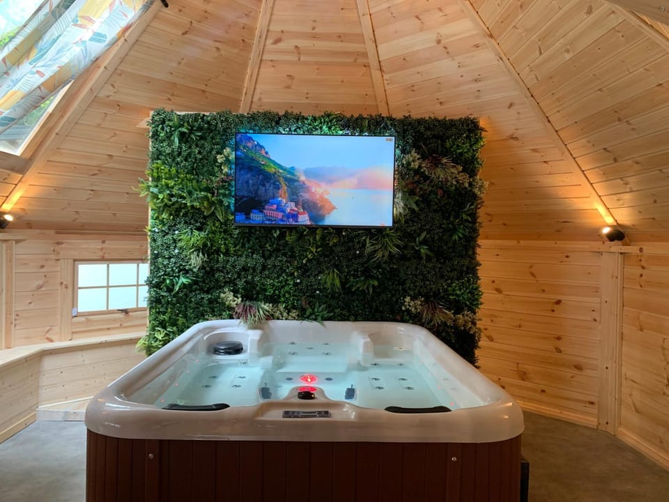 Restaurant/places to eat, Sauna, Swimming pool, Breakfast