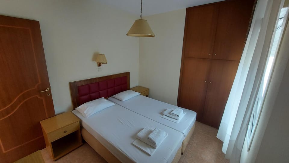 Bedroom, towels, wardrobe