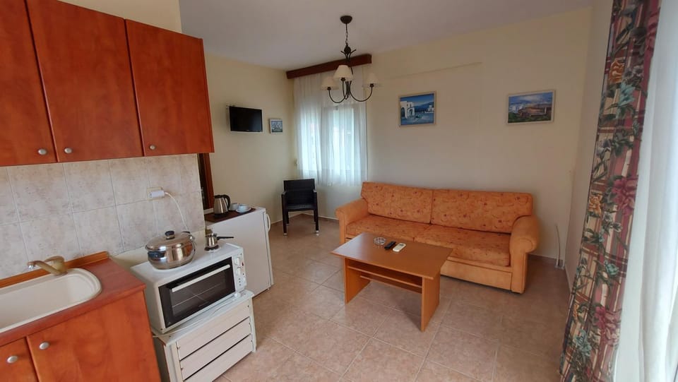 TV and multimedia, Kitchen or kitchenette, Living room