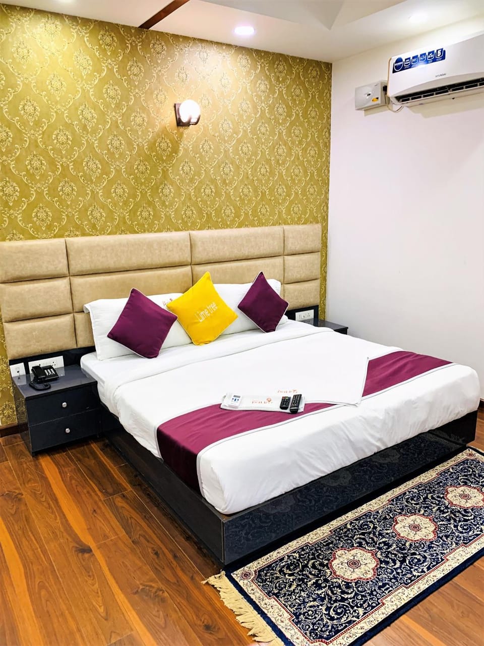 Bedroom, air conditioner