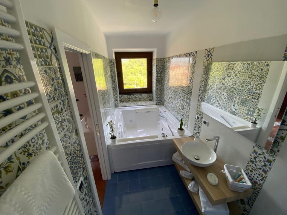 Hot Tub, Bathroom, Garden view, Mountain view, Bath