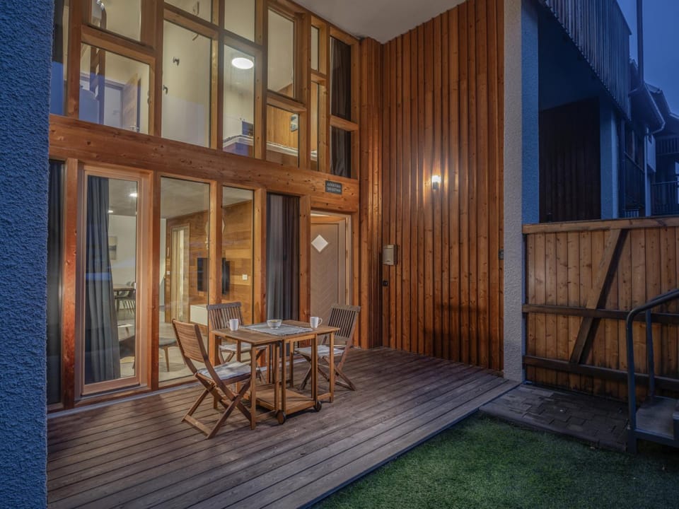 Facade/entrance, Balcony/Terrace