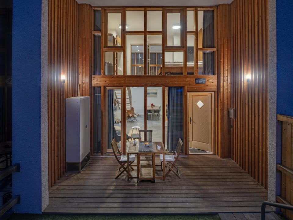 Property building, Facade/entrance, Balcony/Terrace