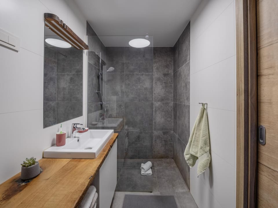 Shower, Bathroom, towels