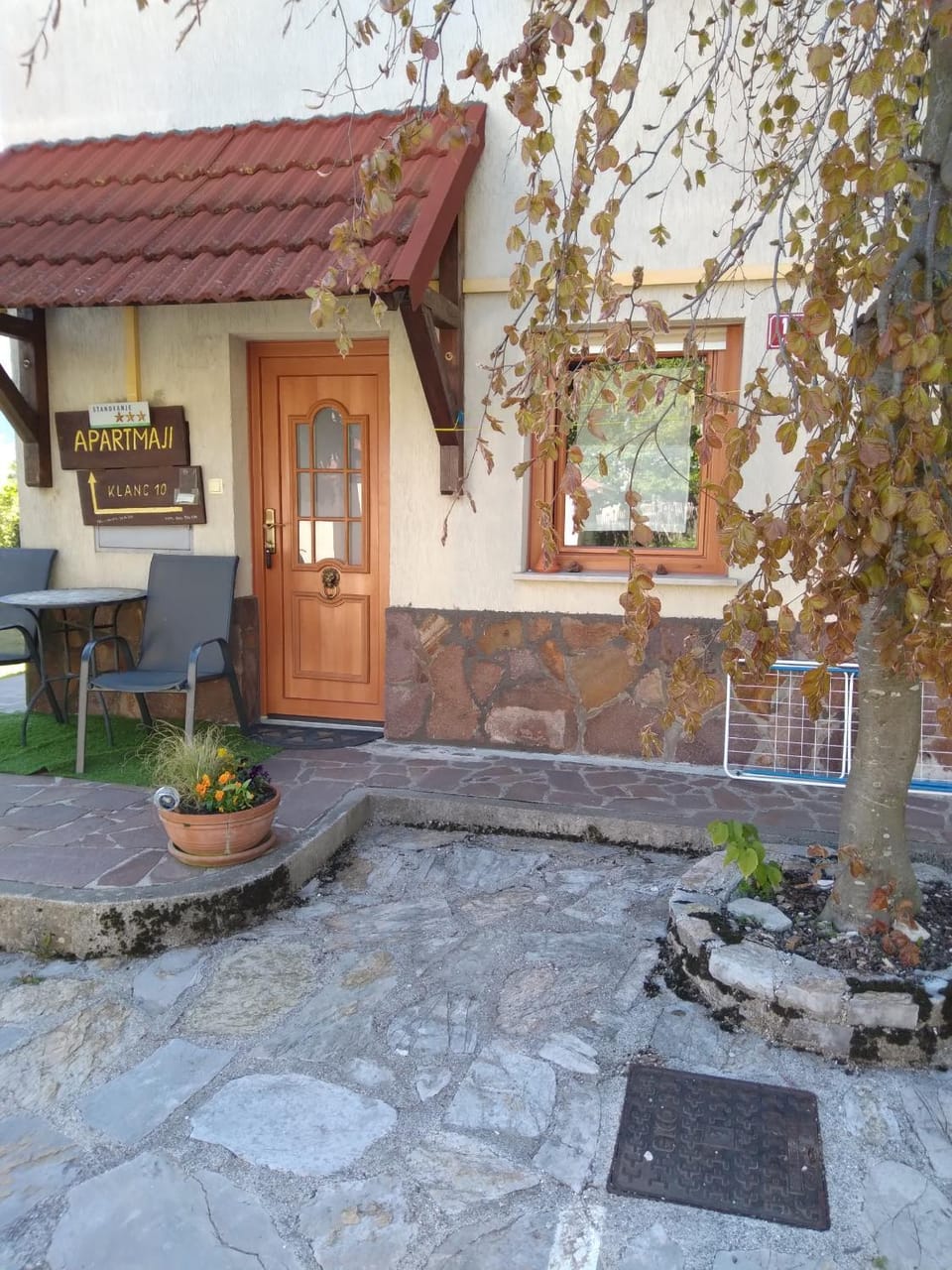 Property building, Facade/entrance, Garden